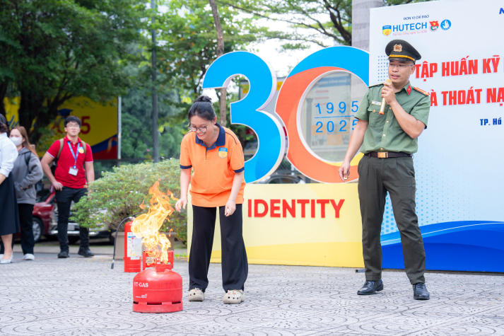 [Video] Sinh viên Khoa Luật lan tỏa tinh thần thượng tôn pháp luật 63