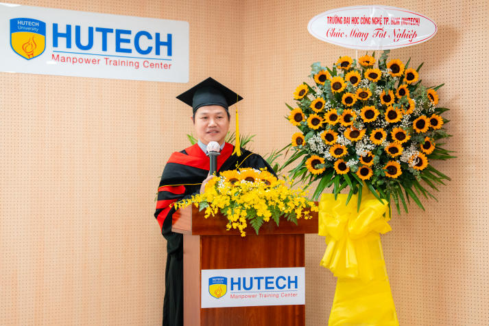 [Video] Tân Cử nhân ngành Ngôn ngữ Anh hệ Đào tạo từ xa HUTECH rạng ngời trong ngày vui tốt nghiệp 14