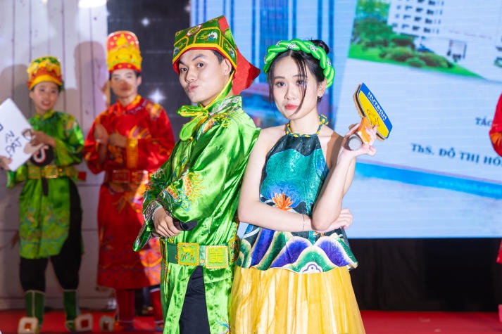 [Video] Ấn tượng với “Táo quân” phiên bản mới do sinh viên HUTECH tự tay tổ chức 62