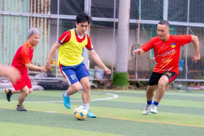 [Hội thao CB-GV-NV HUTECH 2025]: Bóng đá nam khép lại vòng bảng, lộ diện những tấm vé vào Tứ kết 29