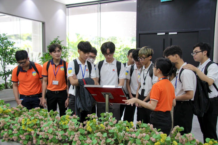 Cùng sinh viên ngành Công nghệ thông tin Viện Công nghệ Việt - Nhật tham quan FPT Software Hồ Chí Minh 33