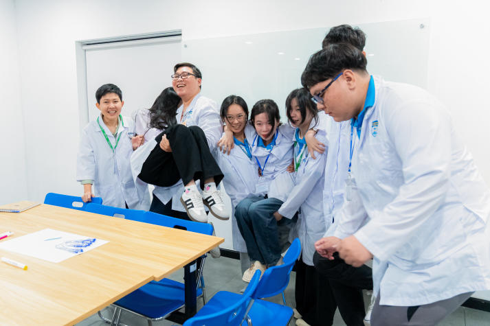HUTECH PharmaCom Tour: Sinh viên Khoa Dược “chạm ngõ” hệ thống nhà thuốc hiện đại Pharmacity 57