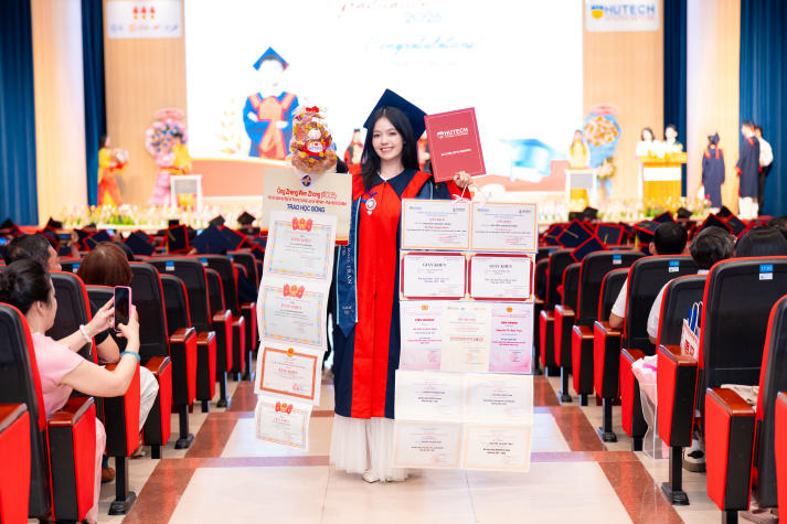 HUTECH vinh danh Tân Cử nhân, Tân Dược sĩ tại Lễ trao bằng tốt nghiệp 80