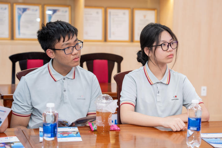 Học sinh Einstein School Vũng Tàu hào hứng trải nghiệm môi trường học tập hiện đại tại HUTECH 83