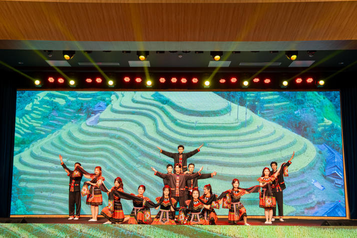 Sinh viên HUTECH thắp sáng niềm tự hào Việt qua chuỗi đồ án nghệ thuật hoành tráng 238