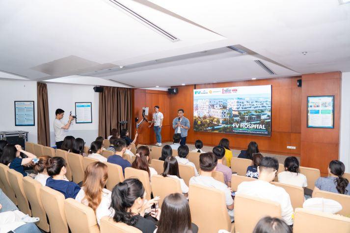 Sinh viên Quan hệ công chúng khám phá mô hình truyền thông chuyên nghiệp tại Bệnh viện FV 49