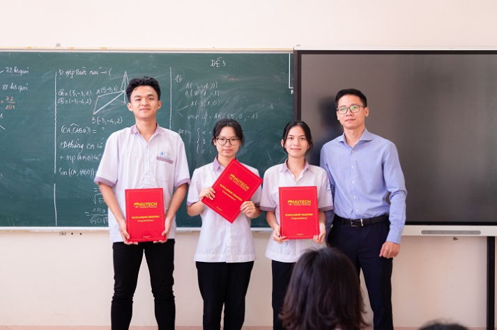 [Video] HUTECH Scholarship Tour 2025: 9 tỉnh thành, 2.000 học bổng và hàng ngàn ước mơ được chắp cánh 77