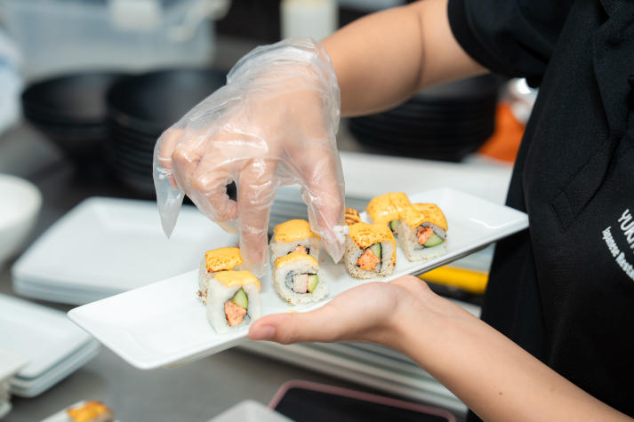 Sinh viên HUTECH biến đồ án thành nhà hàng Nhật, khách “chốt tiệc” ngay ngày khai trương 87