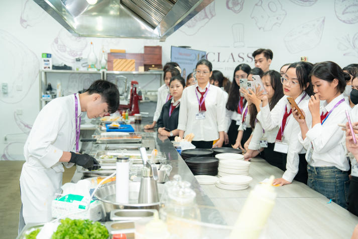 HUTECH-ers “mở rộng vị giác” cùng các đầu bếp đẳng cấp MasterChef tại Classic Fine Foods Việt Nam 35