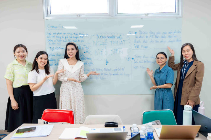 VJIT nâng cao năng lực giảng dạy cho giảng viên qua tập huấn học phần “Tư duy thiết kế dự án” 113