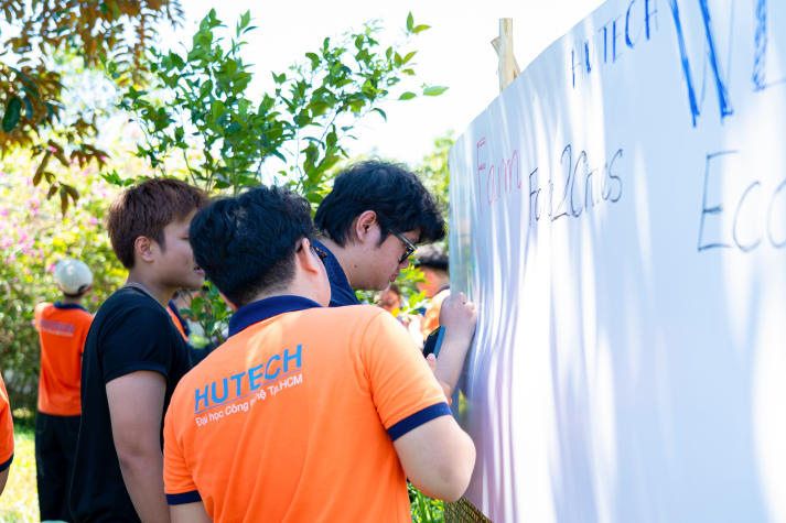 [Ảnh] Sinh viên HUTECH khám phá mô hình kinh tế sức khỏe bền vững qua hành trình thực tế 77