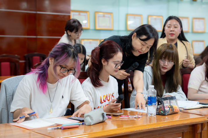 Sinh viên Khoa Hàn Quốc học nâng cao kỹ năng viết tiếng Hàn qua tọa đàm học thuật 81