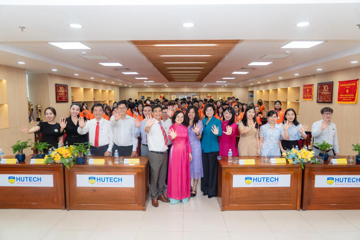 Tân binh Viện Khoa học Ứng dụng học hỏi từ đàn anh, sẵn sàng chinh phục giảng đường đại học 9