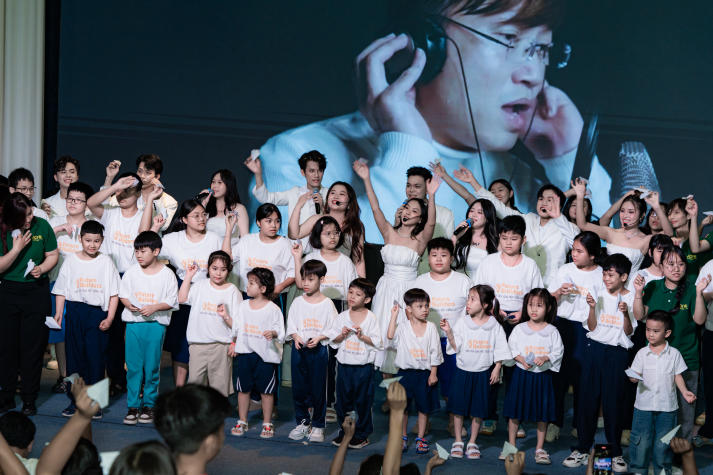 Sinh viên Viện Văn hóa - Nghệ thuật - Thể thao chung tay cùng đêm nhạc “Dệt Một Thời Đại” 74