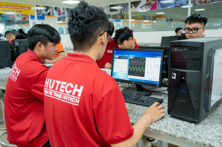 Khối ngành Kỹ thuật - Công nghệ HUTECH xét học bạ từ 18 điểm, học phí khoảng 10 triệu/học kỳ 78