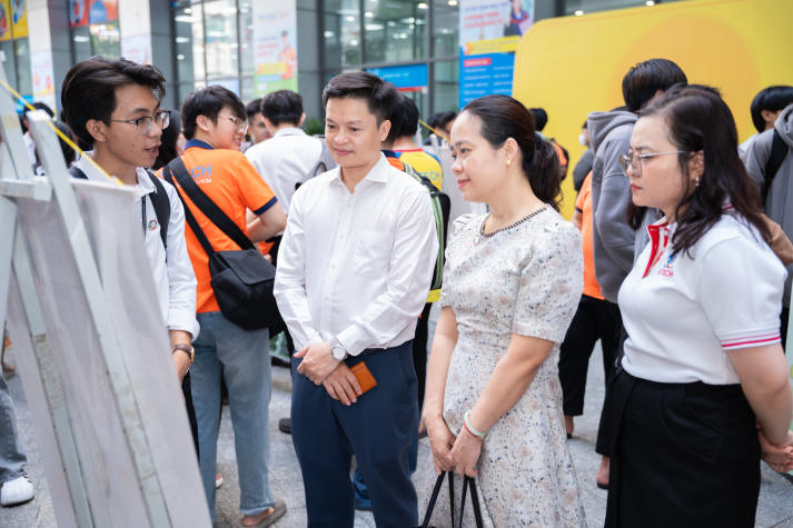 Bí quyết giúp sinh viên HUTECH tự tin truyền đạt ý tưởng, làm chủ sân khấu 37