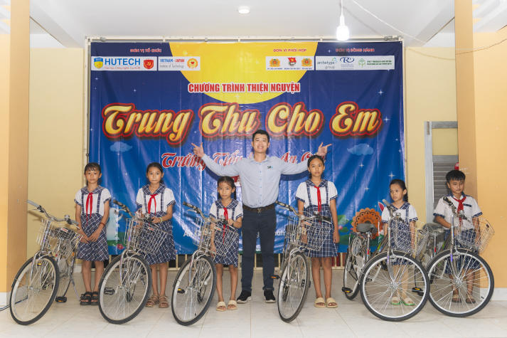 Chi bộ 17 mang “Trung thu cho em” ấm áp đến với thiếu nhi ở tỉnh Vĩnh Long 44