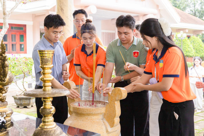 Theo dấu lịch sử Khu Y4, Chi bộ 17 HUTECH bồi đắp tinh thần tri ân và trách nhiệm của Đảng viên 53