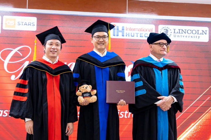 Tân Thạc sĩ, Cử nhân vinh dự nhận bằng tốt nghiệp Quốc tế từ Đại học Lincoln - Hoa kỳ trong lễ bế giảng và trao bằng tốt nghiệp 2023 118