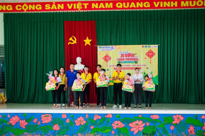 Viện Kỹ thuật lan tỏa yêu thương, gieo niềm hy vọng với chương trình Xuân tình nguyện ý nghĩa 56