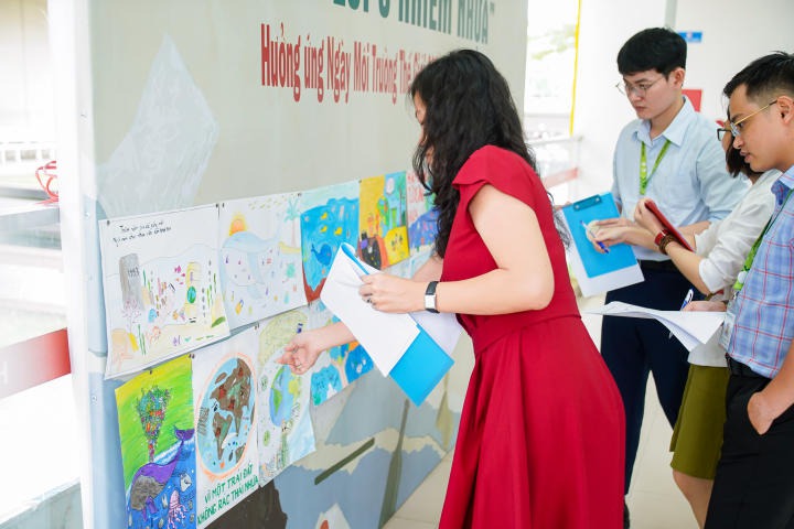 Sinh viên HUTECH hưởng ứng Ngày Môi trường Thế giới 2023 qua hội thi vẽ tranh và thực hiện dự án chủ đề "Đẩy lùi ô nhiễm nhựa" 102