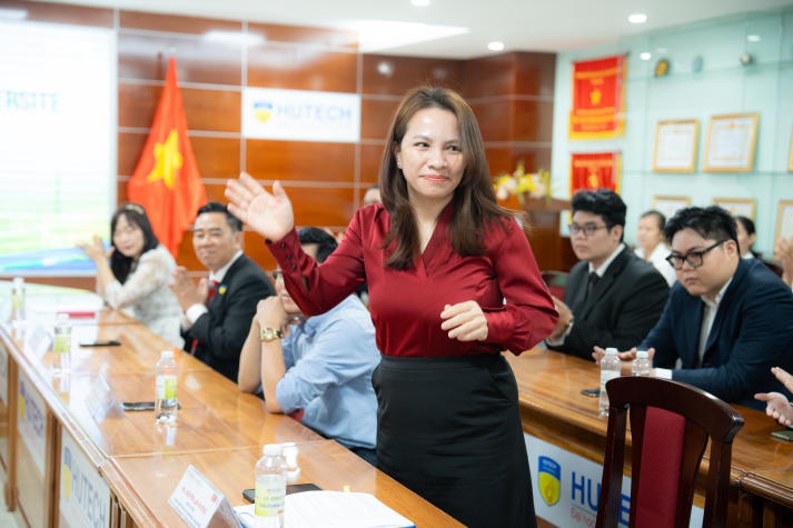 Sinh viên Đại học CY Cergy Paris (Pháp) sôi nổi trải nghiệm văn hóa tại HUTECH 40