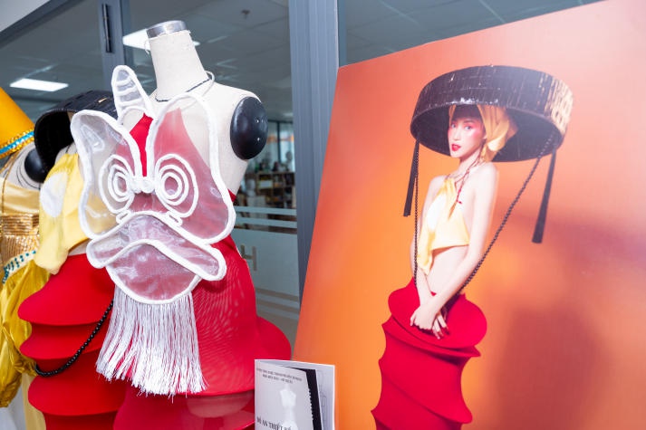 [Video] Chiêm ngưỡng loạt đồ án trang phục Dạ hội - Lễ hội đầy ấn tượng của sinh viên ngành Thiết kế thời trang 65