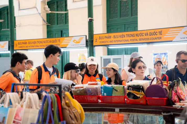 [Ảnh] Sinh viên Khoa Tiếng Anh và hành trình “học trong di sản” giữa lòng thành phố 26