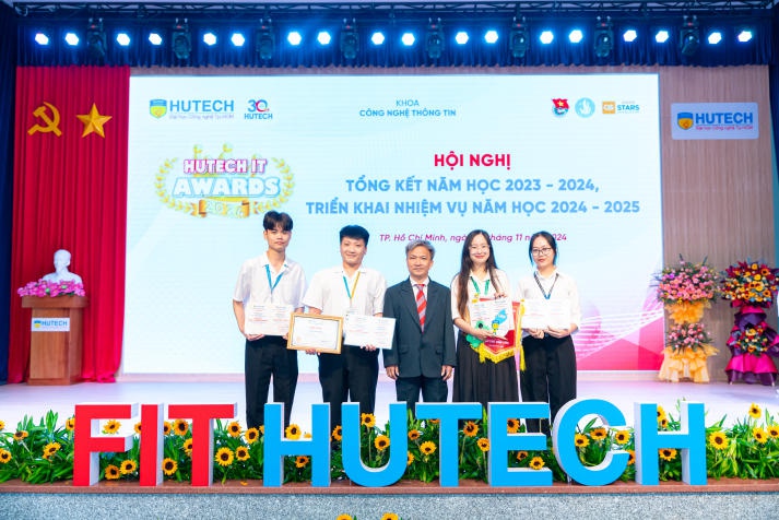 Từ những thành tựu rực rỡ trong năm học 2023-2024, Khoa Công nghệ thông tin sẵn sàng bước vào một hành trình mới 48