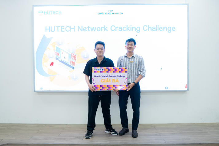 Bản lĩnh IT-ers bùng nổ tại Chung kết Cuộc thi HUTECH Network Cracking 2025 220