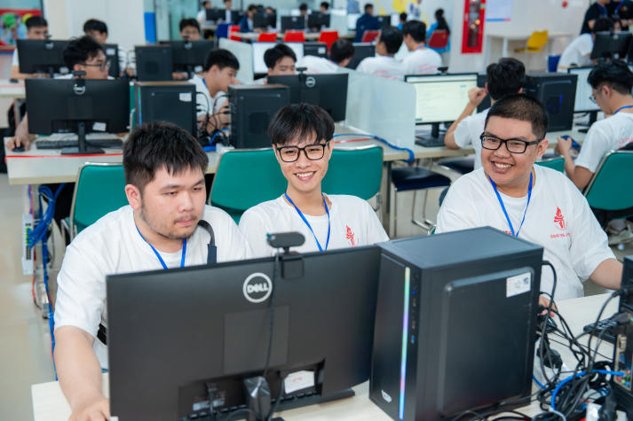 Nhiều tài năng công nghệ trẻ trong và ngoài nước đến HUTECH, đăng ký nhập cuộc Kỳ thi OLP, OlpAI, Procon, ICPC 2025 42