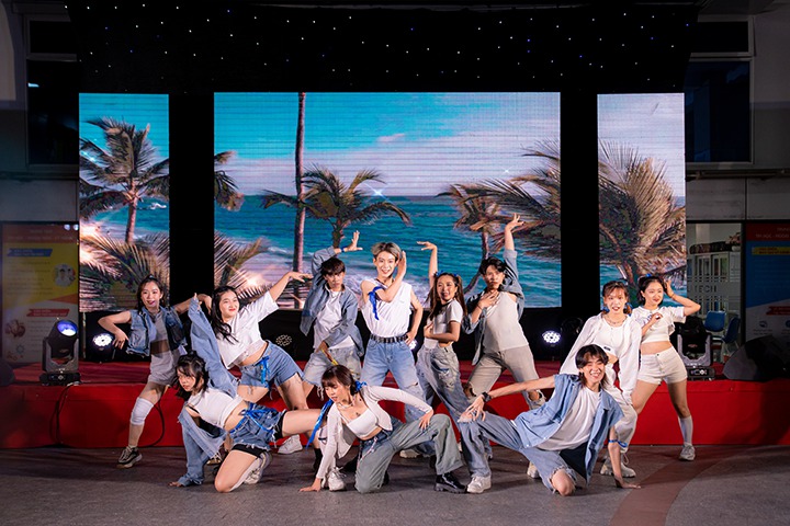 Sinh viên rủ nhau “vi vu” xứ sở kim chi ngay tại HUTECH trong Lễ hội Văn hóa Hàn Quốc 2023 153