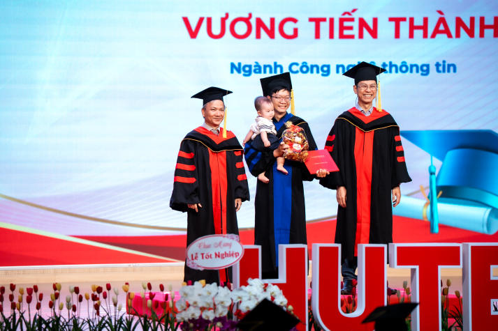 Lễ trao bằng tốt nghiệp HUTECH: Dấu son cho hành trình bền bỉ chinh phục tri thức 53