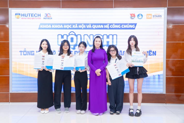 Khoa Khoa học Xã hội và Quan hệ Công chúng HUTECH vinh danh sinh viên đạt thành tích xuất sắc năm học 2023-2024 88