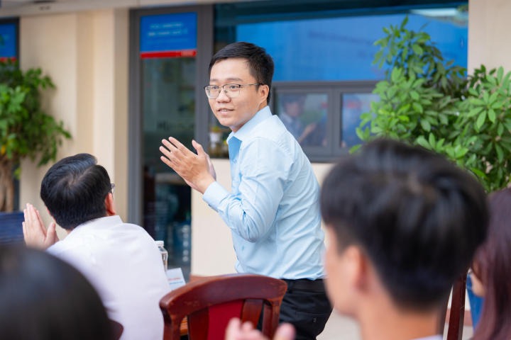 [Video] Rộn ràng Lễ kết nạp Hội viên Hội Sinh viên Việt Nam và Ngày hội chào đón tân sinh viên khóa 2023 tại HUTECH 35