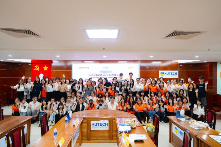 Khoa Hàn Quốc học vinh danh nhiều sinh viên tiêu biểu và tổ chức buổi giao lưu cùng cựu sinh viên 138