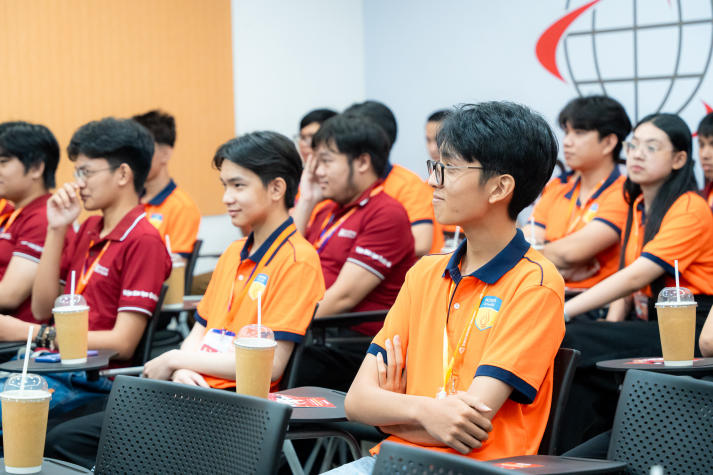 Sinh viên I-HUTECH hiểu nghề, rèn kỹ năng, mở rộng tầm nhìn qua chuyến tham quan Transcosmos Việt Nam 19