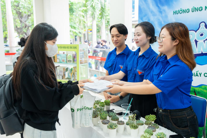 Sinh viên HUTECH lan tỏa lối sống xanh, hưởng ứng Ngày Môi trường Thế giới 5/6 38