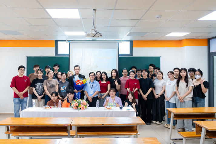 Sinh viên Ngôn ngữ Anh HUTECH “chạm” vào thế giới Hospitality cùng đàn anh trong nghề 71