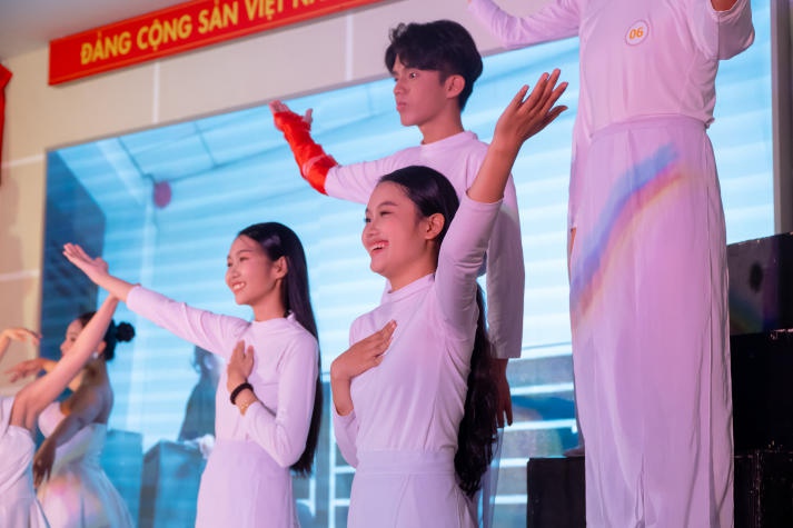 “Thoát Vị Đĩa Đệm” Trang Xuân Bách - Khoa Marketing - Kinh doanh quốc tế lên ngôi Á quân HUTECH Acting Stars 2024 155