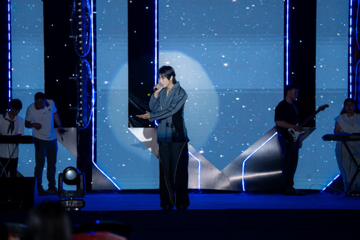 [Video] Đêm Gala Chào đón tân sinh viên HUTECH: Khi ngọn lửa đam mê được truyền từ những người dám ước mơ 49