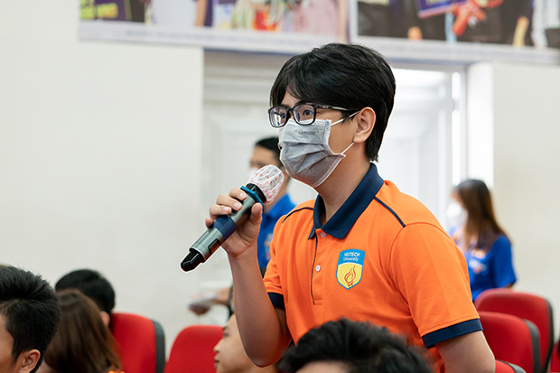 Hơn 300 sinh viên Khoa Quản trị kinh doanh cùng lãnh đạo Vietnamcacao tìm hiểu cách chốt sales ngành thực phẩm 104