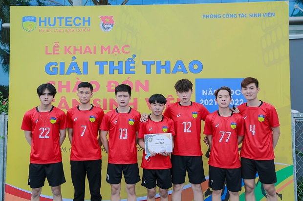 Giải Thể thao Chào đón Tân Sinh viên HUTECH chính thức khởi tranh môn Bóng chuyền và Bóng rổ 88