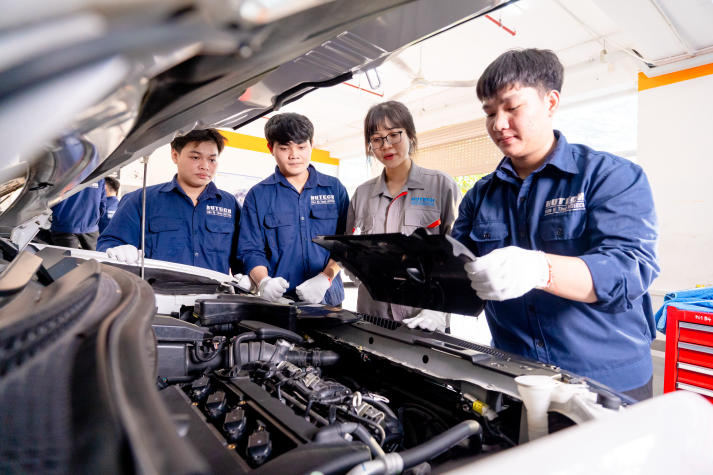 [Ảnh] Khám phá loạt “tọa độ” học tập, thực hành và rèn luyện thú vị tại HUTECH 56