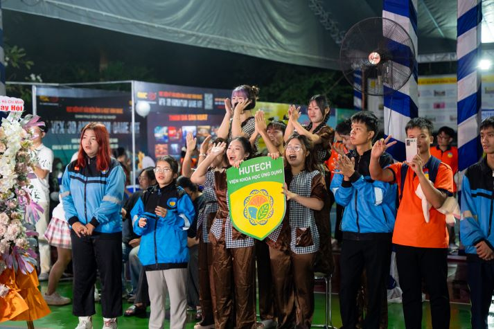 Đêm giao lưu văn nghệ HUTECH: Rực rỡ sắc màu truyền thống, thăng hoa giai điệu tuổi trẻ 102