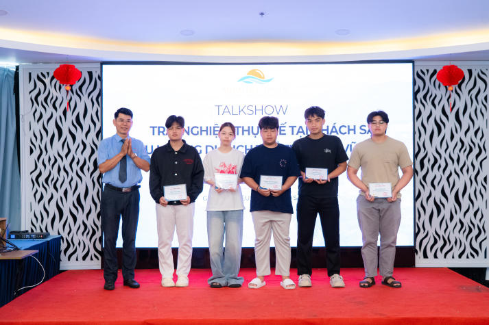[Ảnh] Sinh viên Viện Văn hóa - Nghệ thuật - Thể thao trải nghiệm thực tiễn học phần Du lịch thể thao tại Vũng Tàu 173