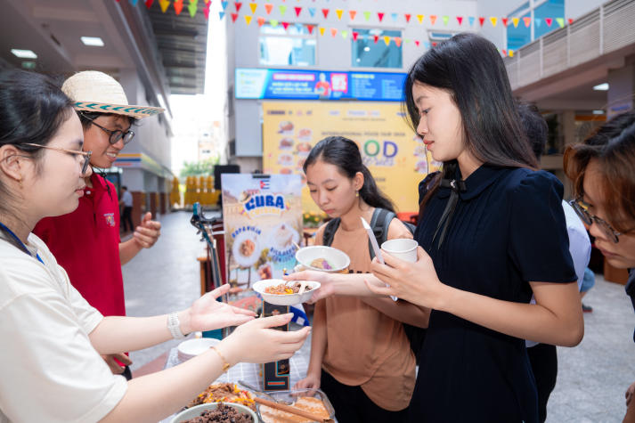 [Video] Một ngày “du hành” qua 15 nền văn hóa cùng Food Stories của sinh viên Quan hệ công chúng 91