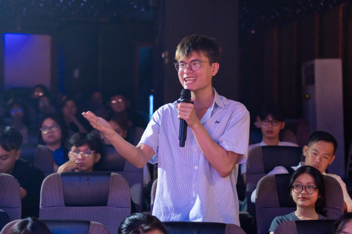 Sinh viên Truyền thông đa phương tiện học thực tế tại Sân khấu kịch Thế Giới Trẻ 42