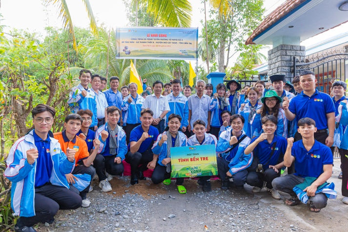 [Video] Trang trọng lễ đón quân và khởi công công trình Mùa hè xanh HUTECH 2024 tại tỉnh Đồng Tháp và Bến Tre 96