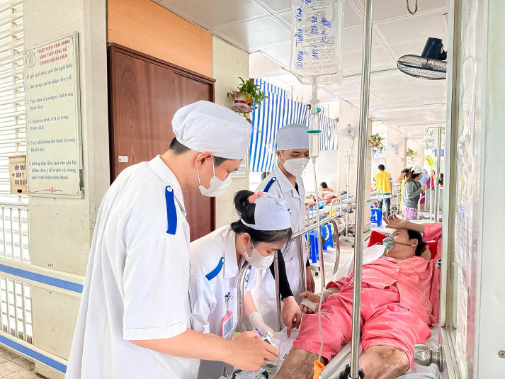 Sinh viên Khóa 22 ngành Điều dưỡng HUTECH tích lũy kinh nghiệm thực tiễn tại Bệnh viện Chợ Rẫy 37
